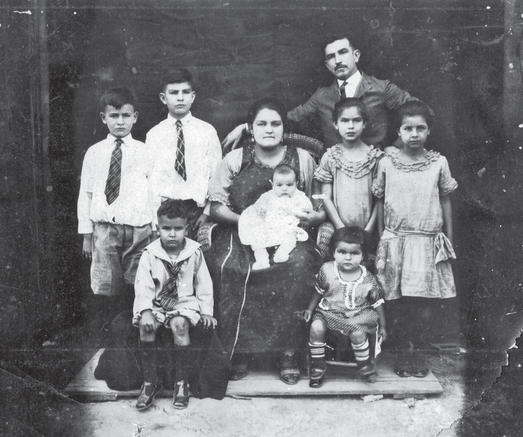 The García family. Left to right, first row: Héctor, Antonio, Faustina (with Cuitlahuac on her
lap), Jose, Emilia and Clotilde. Left to right, second row: Cuauhtemoc and Dalia.
