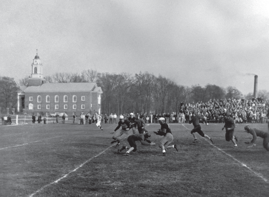 An image of a play during the 1939 Monon Bell Classic.