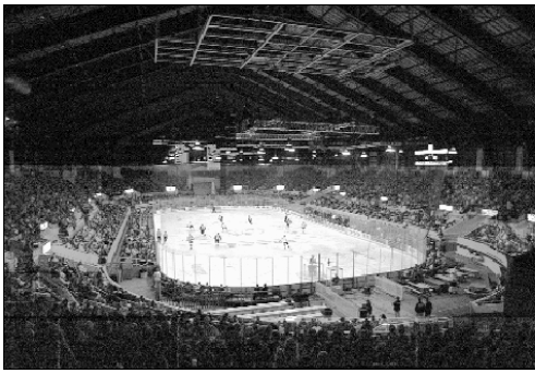 An image of the Ice playing the Colorado Eagles in 2004.